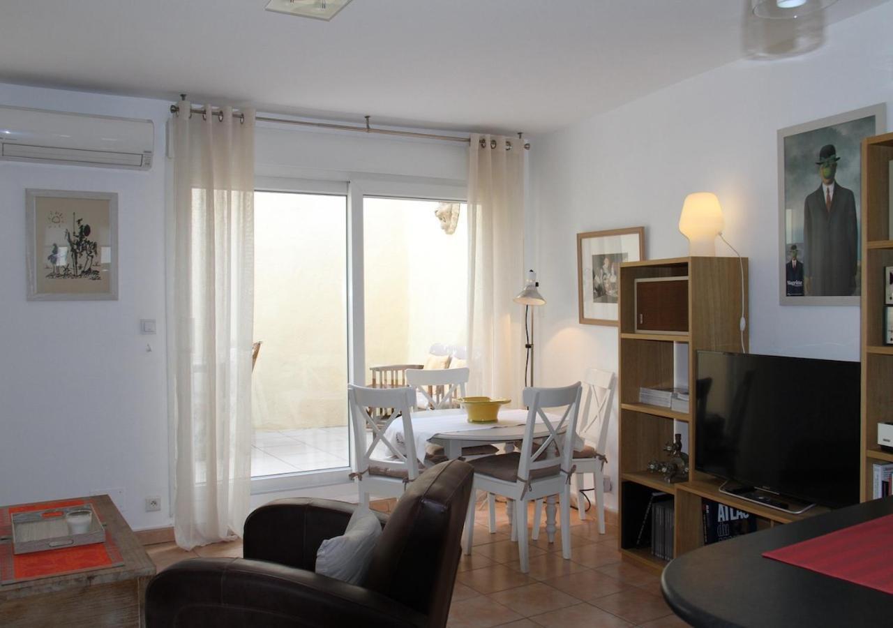 Agreable Maison De Ville Eyragues Exterior foto